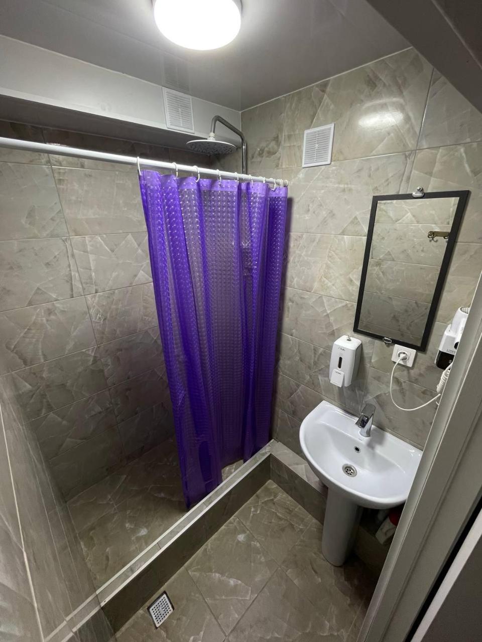 Hostel Nomad Αλμάτι Εξωτερικό φωτογραφία